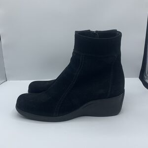 La Canadienne Women's Black Suede Ankle Boots Side Zip Waterproof Size 9.5